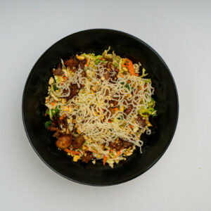 Asian House Salad με κοτόπουλο Γιακιτόρι