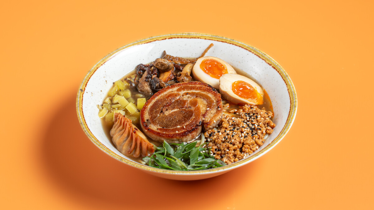 2. Asian House Ramen με Τρούφα